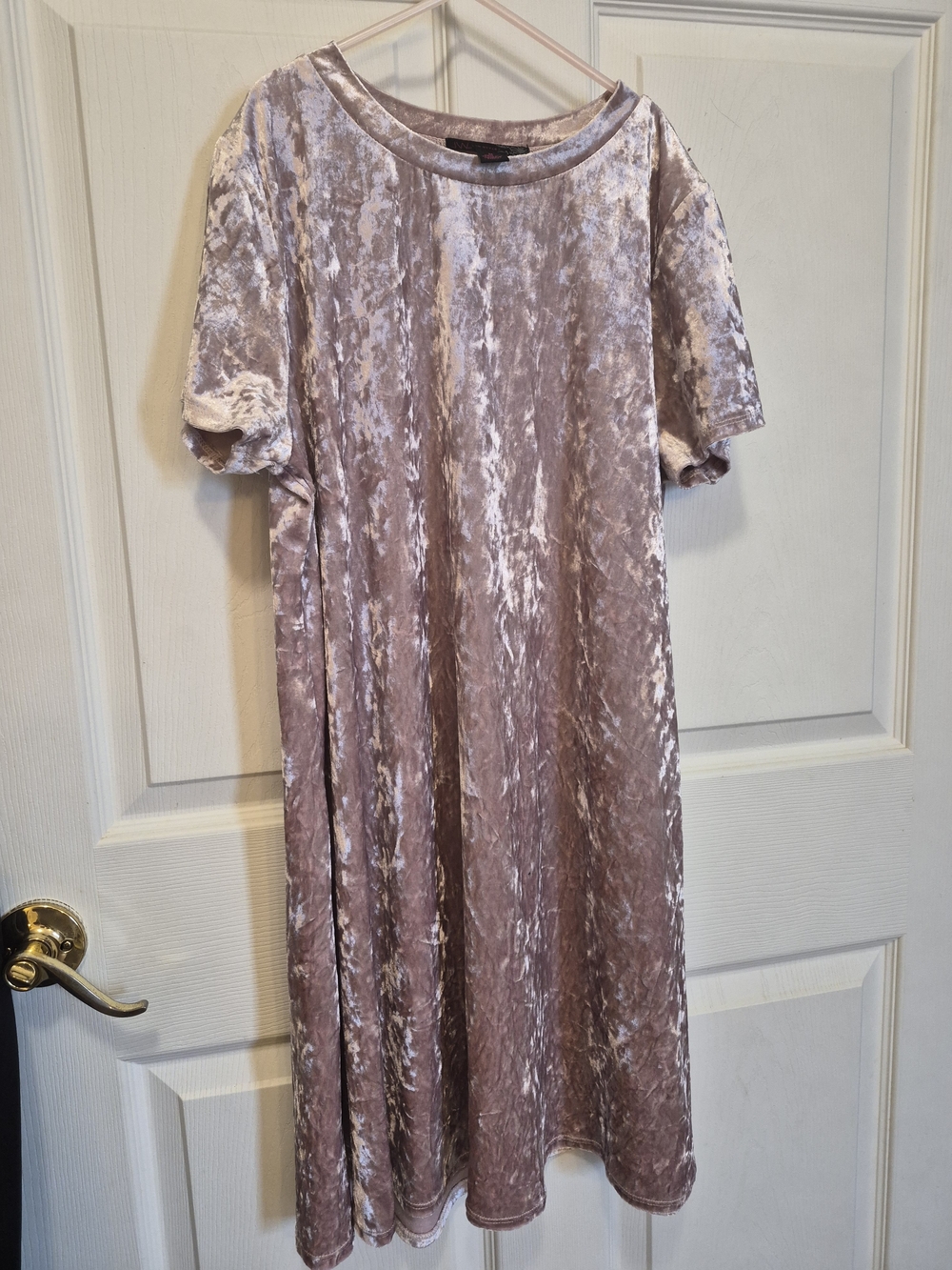 Velvet Short-Sleeve Midi Dress in Dusty Rose